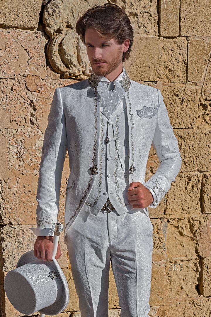 ABITO COREANO IN STILE BAROCCO DAMASCATO BIANCO CON RICAMI ARGENTO